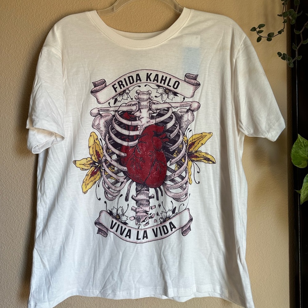 Frida Khalo graphic Tshirt with rib cage and heart